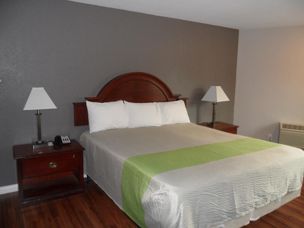 Econo Lodge Gorman Экстерьер фото