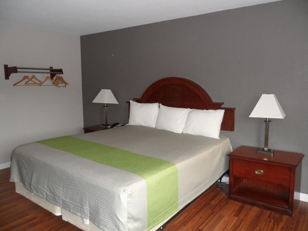 Econo Lodge Gorman Экстерьер фото