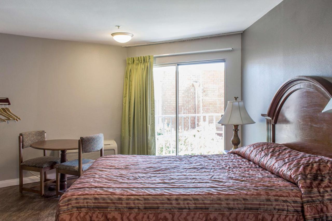 Econo Lodge Gorman Экстерьер фото