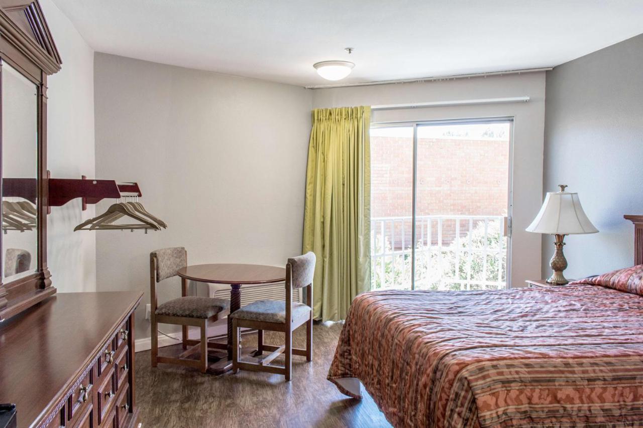 Econo Lodge Gorman Экстерьер фото