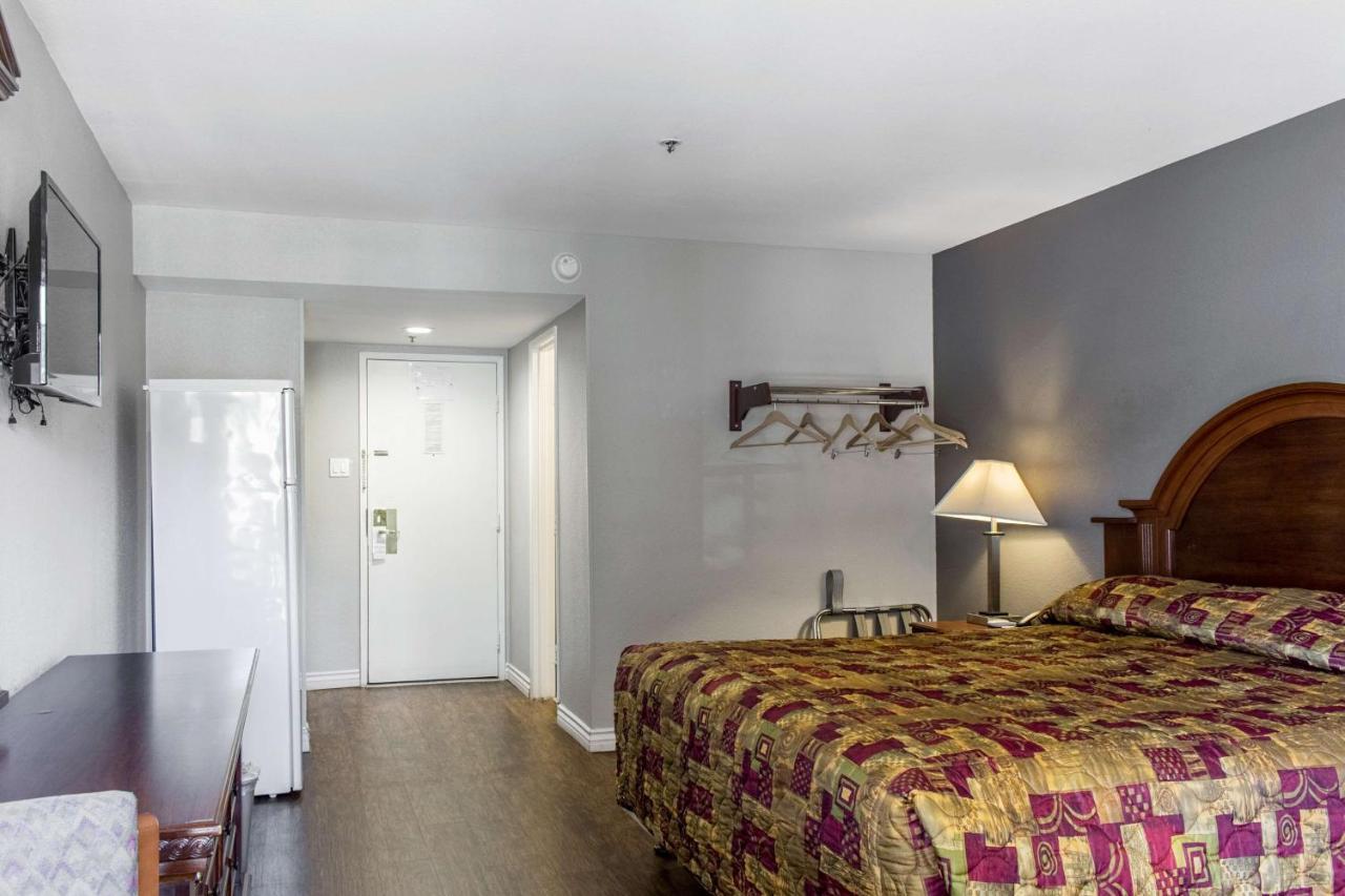 Econo Lodge Gorman Экстерьер фото