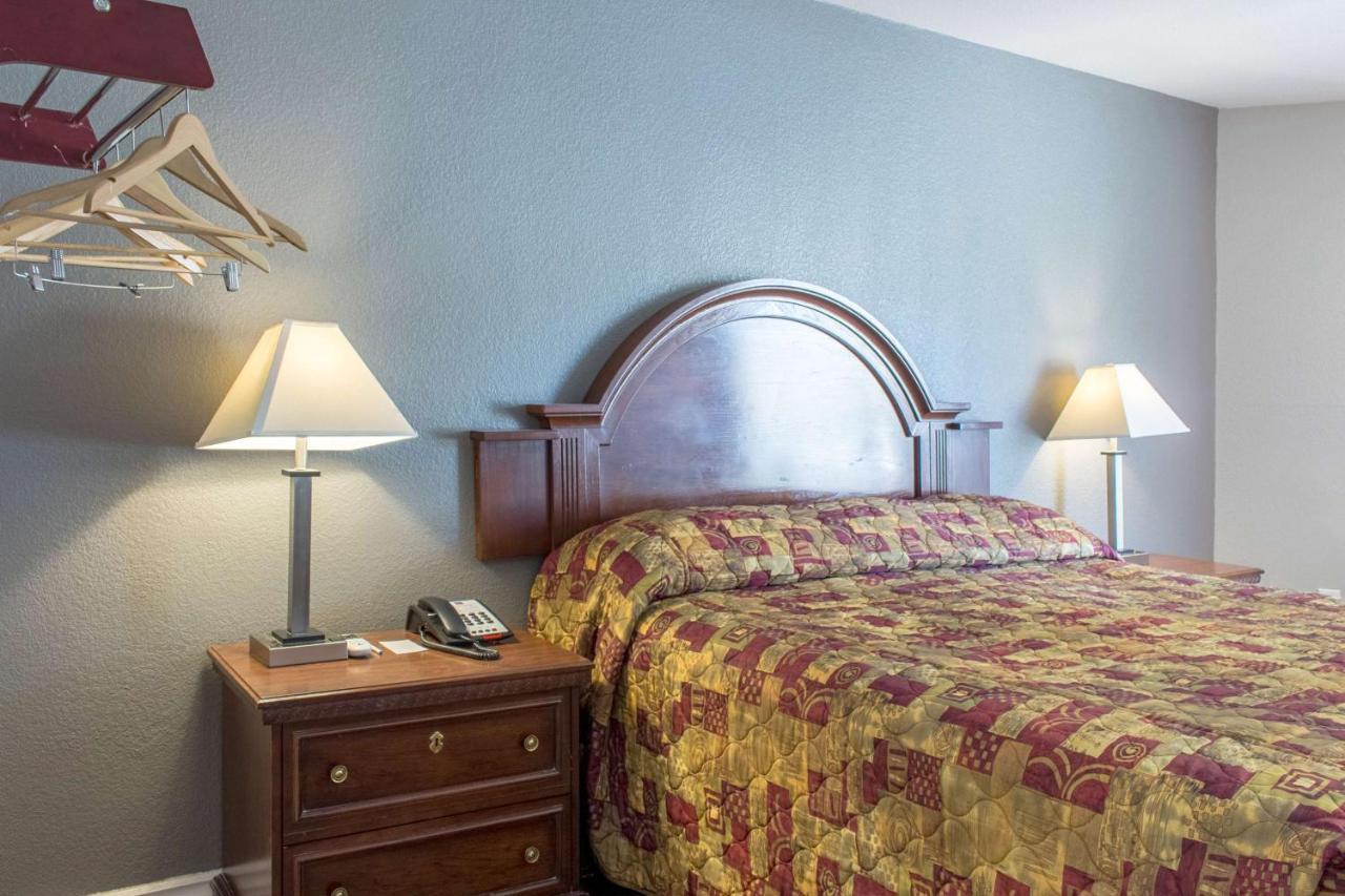 Econo Lodge Gorman Экстерьер фото
