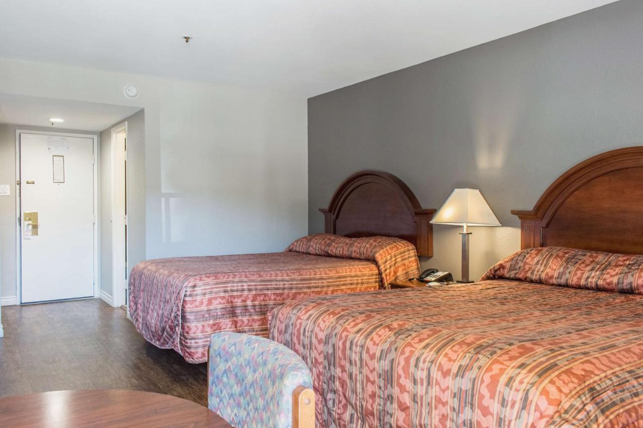 Econo Lodge Gorman Экстерьер фото